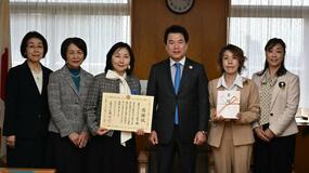 就労支援施設に10万円を寄付