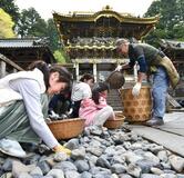 心も清く 境内響く石の音