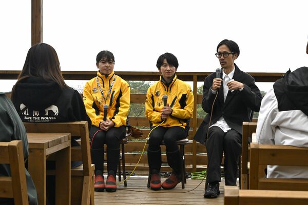 リニューアルしたブロードの新ＢＧＭを手がけた石田さん（右）