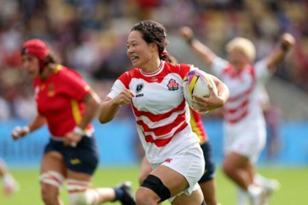 　ラグビー女子Ｗ杯イングランド大会、スペイン戦で突破する長田いろは＝７日、ヨーク（ゲッティ＝共同）