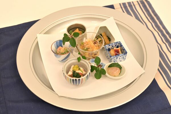 ウドやネギなど特産物を使った前菜７種