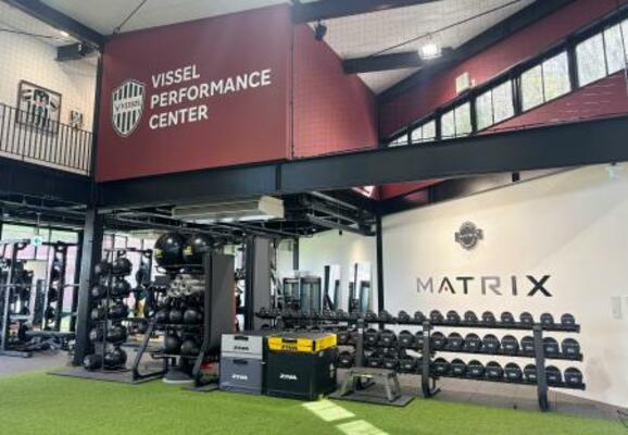 J1神戸の新設のトレーニング施設に導入された器具=16日、神戸市