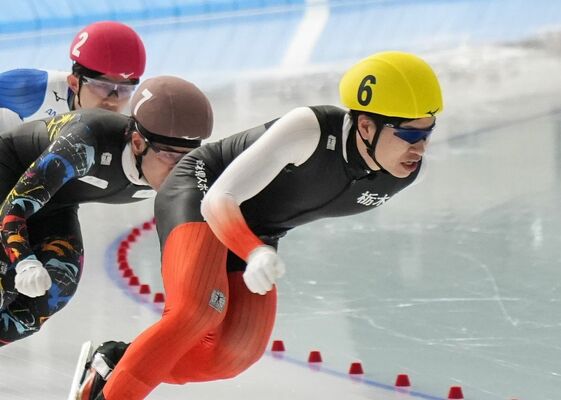 スピード成年男子１５００メートル決勝　７位入賞した小川＝ＹＳアリーナ八戸