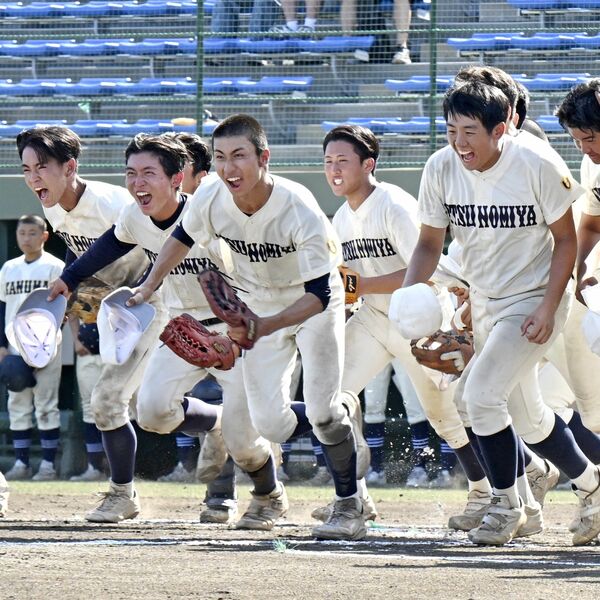 分析と執念で好投手攻略 宇都宮、25年ぶりのベスト8 【高校野球栃木