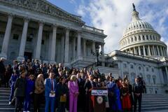 米政府機関の一部閉鎖が解除