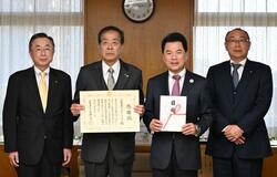 女性支援にと生理用品寄付