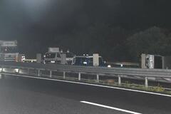 栃木の東北道 車３台多重事故