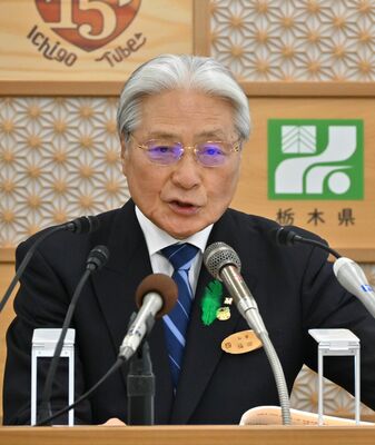定例記者会見に臨む福田知事＝14日午後１時35分、県庁