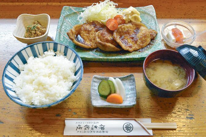 　　　特製だれで焼きあげた豚ロースの生姜焼き。ご飯が進みます
