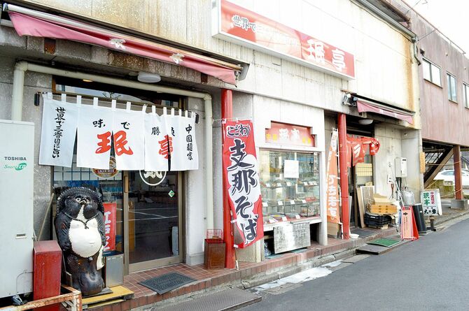 路地裏にある「珉亭」