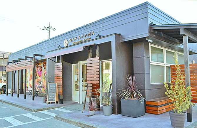 閑静な住宅街にある店