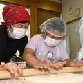 地元食材で、1日限定のカフェ さくらの地域おこし協力隊 氏家うどん作り体験も
