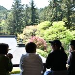 新緑に囲まれ格別の一杯　大田原の雲巌寺で縁側カフェ