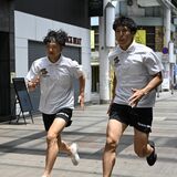 オリオン通りで15日、初の「オリオンダッシュ」　全長30メートル、商店街に人工芝の特設コース設置