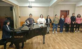 子ども急増、先生は不足