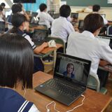 画面越しに「Ｈｅｌｌｏ！」　壬生の中学校でオンライン英会話、年20回実施