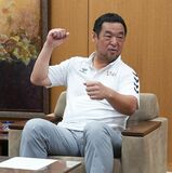 元プロ野球ソフトバンク松中さん、栃木市長と対面