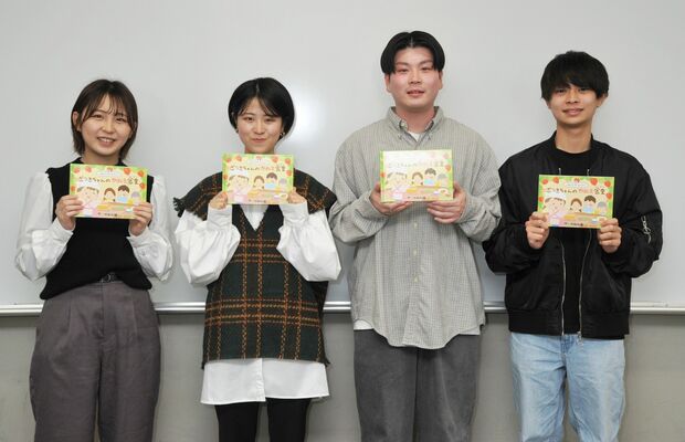 かぬま便の（左から）江俣さん、高橋さん、千徳さん、中山さん