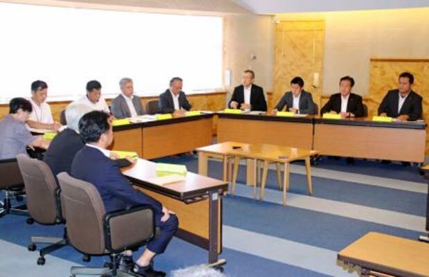 　田久保真紀市長の学歴問題に関して開かれた静岡県伊東市議会の百条委＝１８日午後