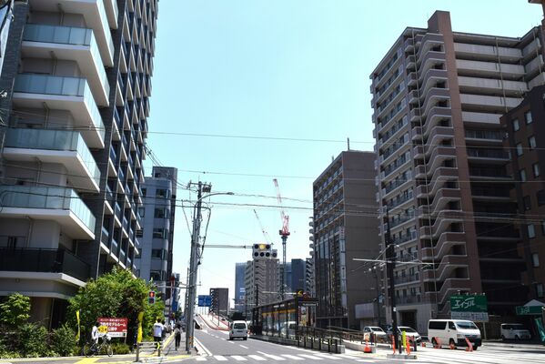 マンションが林立するＪＲ宇都宮駅東地区。現在建設中のマンションもある＝７月中旬、宇都宮市