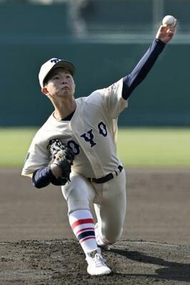 　花咲徳栄戦に先発した東洋大姫路・下山＝甲子園