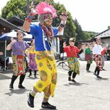 来場者も一体にアフリカンダンス　那須の道の駅でイベント　激しい踊りで盛況