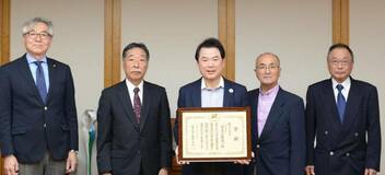 県農業大賞を受賞 宇都宮市長に報告