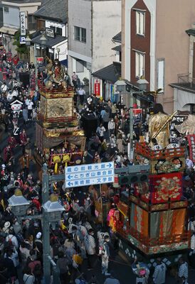 ４年ぶりの開催となった「とちぎ秋まつり」＝１２日午後２時２０分、栃木市万町