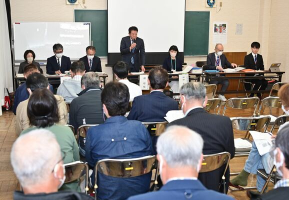 地域住民が参加した、小中学校再編についての意見交換会
