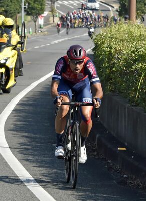 単独で逃げるブリッツェンの阿部＝大分市（チーム提供）