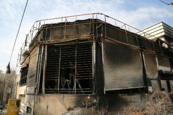 21日、イラン・テヘランで損傷した建物(ゲッティ=共同)