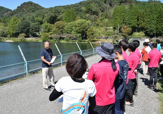 高校の登山部員や顧問らが参加した安全登山研修会＝24日午前、宇都宮市福岡町