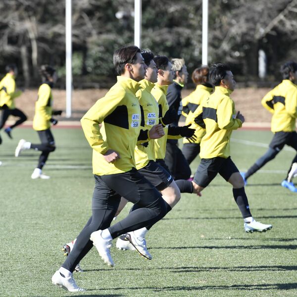 栃木SC、米山新体制が始動 新加入含む28選手が汗を流す 「非常に良い