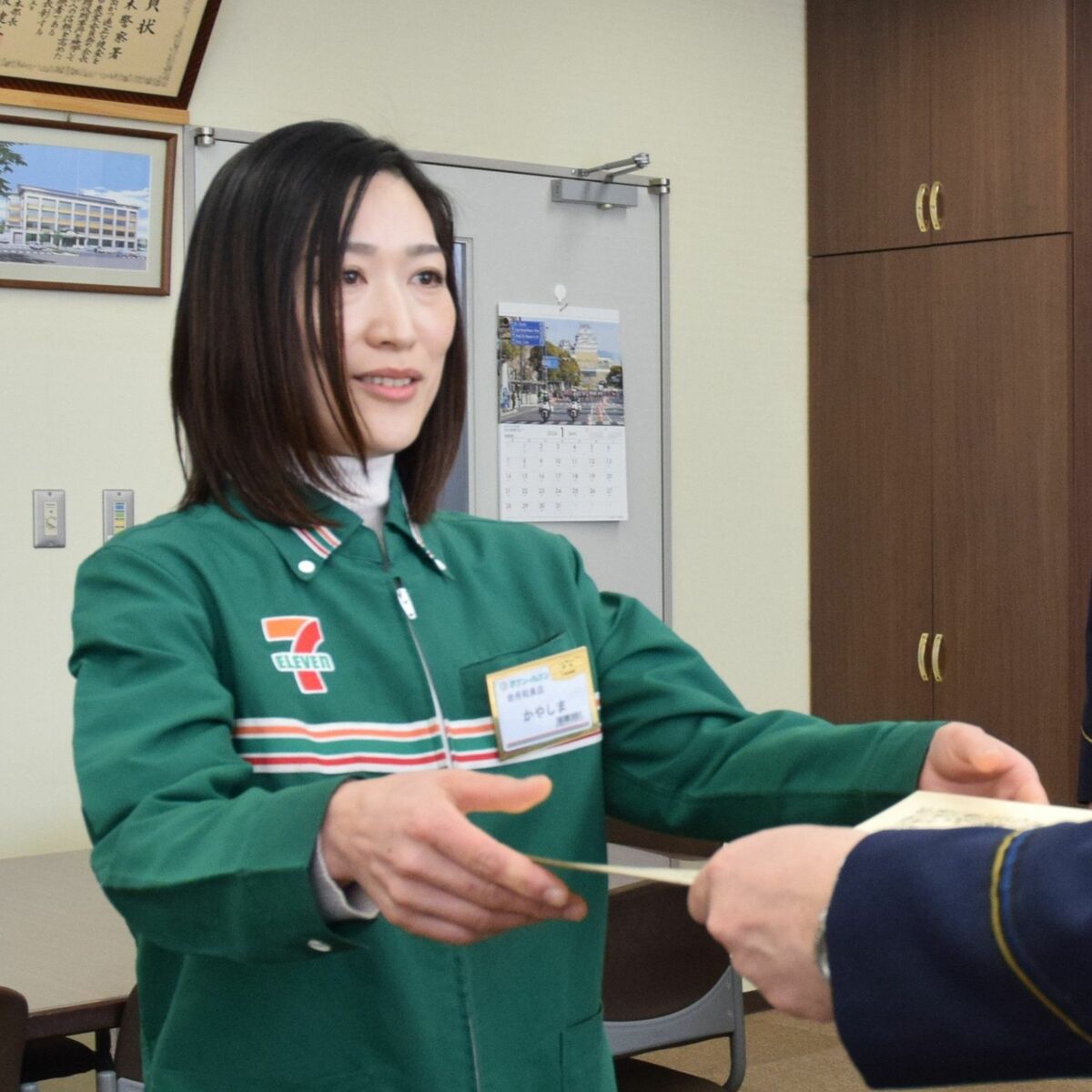 常連客が「様子違って怪しい」 セブン店員が説得、詐欺被害防ぐ 栃木署