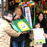 茂木の「昭和館」来場者が１万人突破　グッズに詳しいスタッフ常駐、グルメ…
