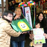 茂木の「昭和館」来場者が１万人突破　グッズに詳しいスタッフ常駐、グルメイベントなど奏功