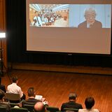 防空壕に身を潜めた経験、作家柳田さん「他者への思いやり大切に」 鹿沼で戦後80年記念平和集会