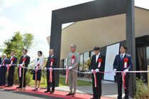 小山に隈研吾氏デザインのカフェレストランオープン