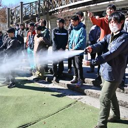 高校の登山部員らがクマ対策や読図を学ぶ　栃木県教委が安全登山研修会
