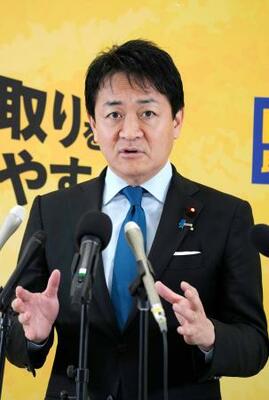　記者会見する国民民主党の玉木代表＝２日午前、国会
