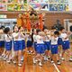 みこし担いで伝統学ぶ　壬生小で出前授業　八坂祭前に城内自治会