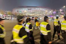 サッカー日中戦で厳重警備