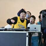 体育館がまるでライブ会場　栃木県富屋特別支援学校でDJ体験学習　「はい…