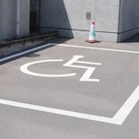 駐車場の車いすマーク区画、利用できる人は？　要配慮者は基本使用可　自治…