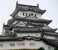 姫路城、しっくい剥がれる