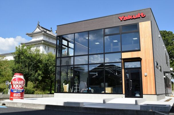 ９月下旬に開業予定の「ヤクルトサービスセンター御本丸」＝宇都宮市内