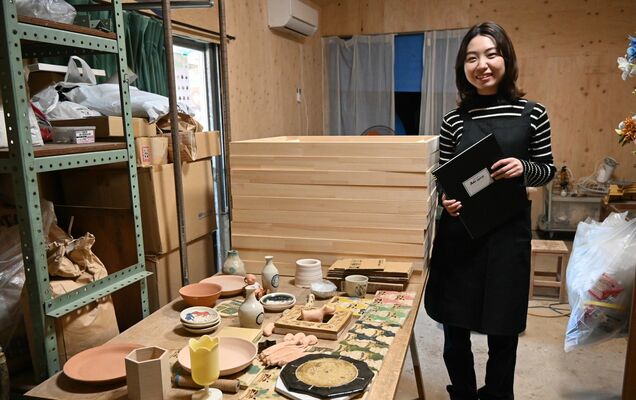 制作と美術教育普及に取り組んだ保坂さん