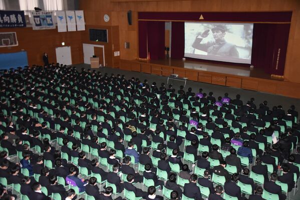 宇都宮工業高で開かれた「島守の塔」の上映会＝17日午前、宇都宮市雀宮町