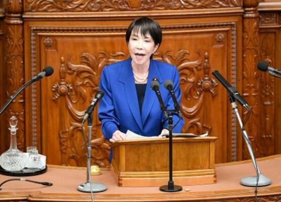 　衆院本会議で就任後初の所信表明演説をする高市首相＝２４日午後