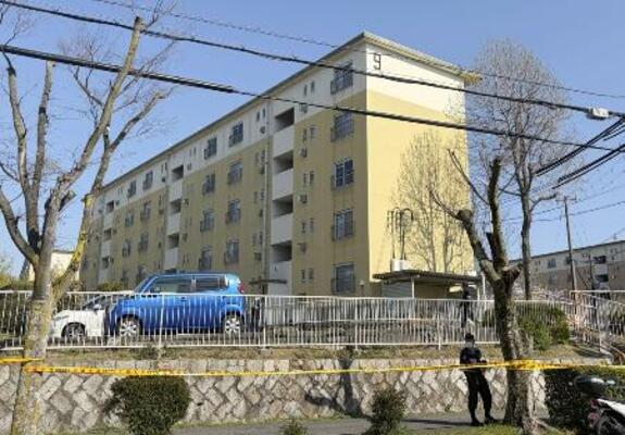 事件があった集合住宅=8日、大阪府和泉市